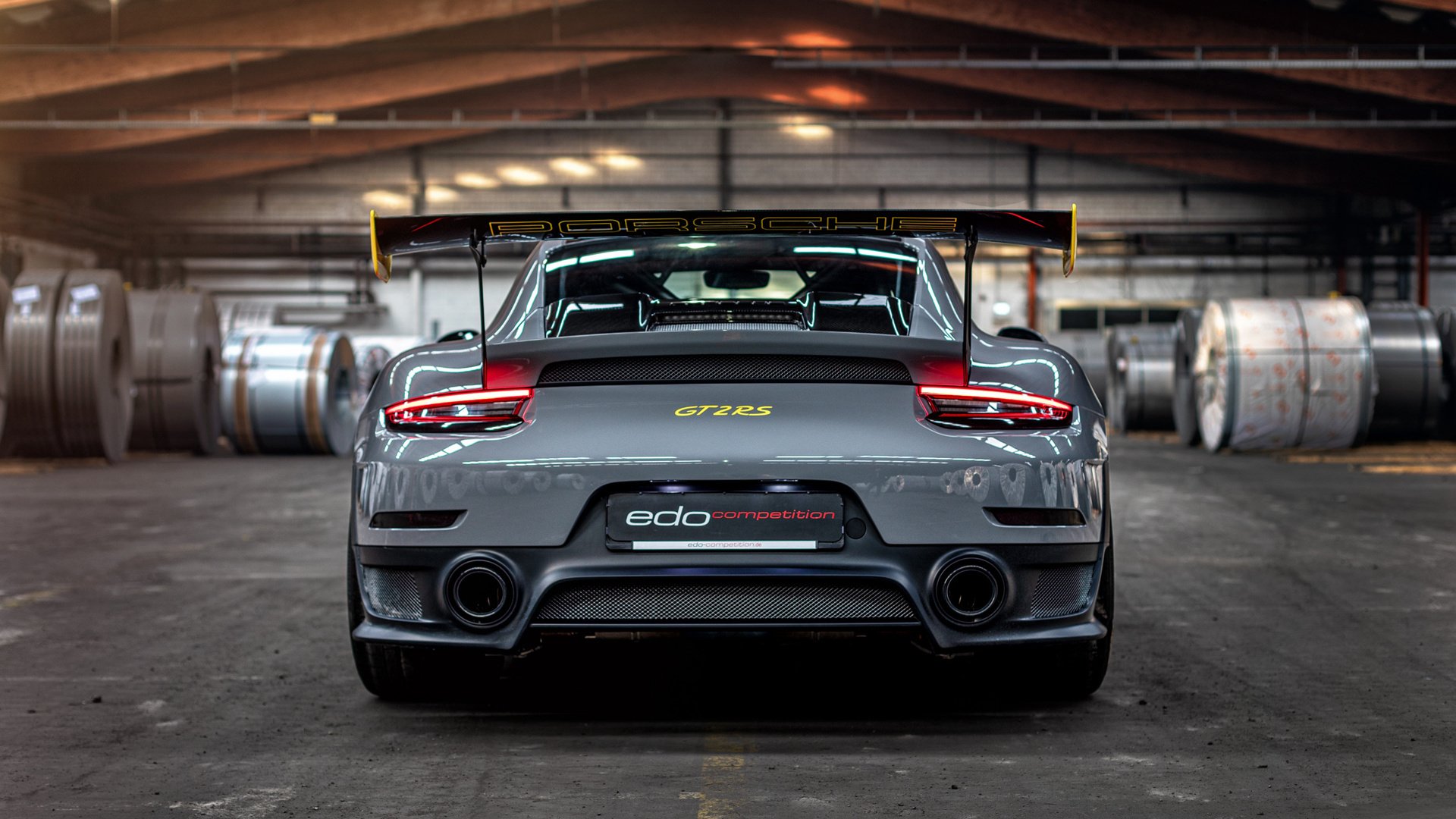 在世界的天平上,李刚仁将一粒足球掷出,量出了欧洲与亚洲的距离